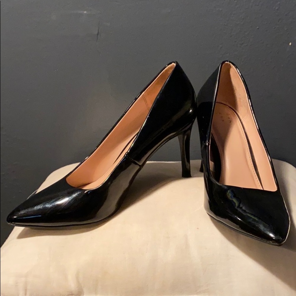 Size 6 Black Patent Leather Kitten Heel Pump